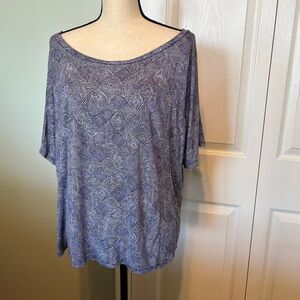 Old Navy 100%‎ Viscose navy blue and white blouse top size XXL good condition